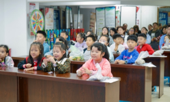 铜元局街道风临洲社区：流动儿童与家长共赴环保实践之旅，解锁‘废物变宝’新体验 ...