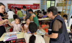 成都市新都区石板滩街道东风社区关工委开展禁毒宣传活动