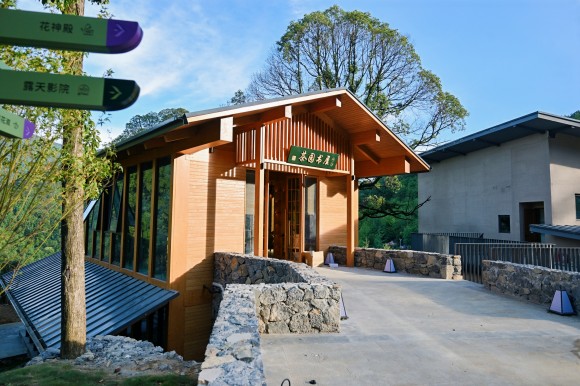 十里芳菲·红岩美村的茶园书屋。熊桂伟 摄