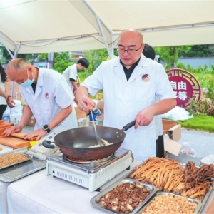 永川夜市飘起“中药香”