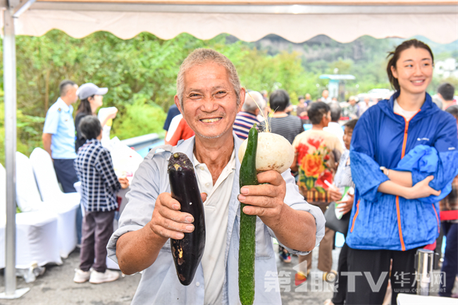 庆丰收趣味挑战赛。第1眼TV-华龙网 姬一鸣 摄